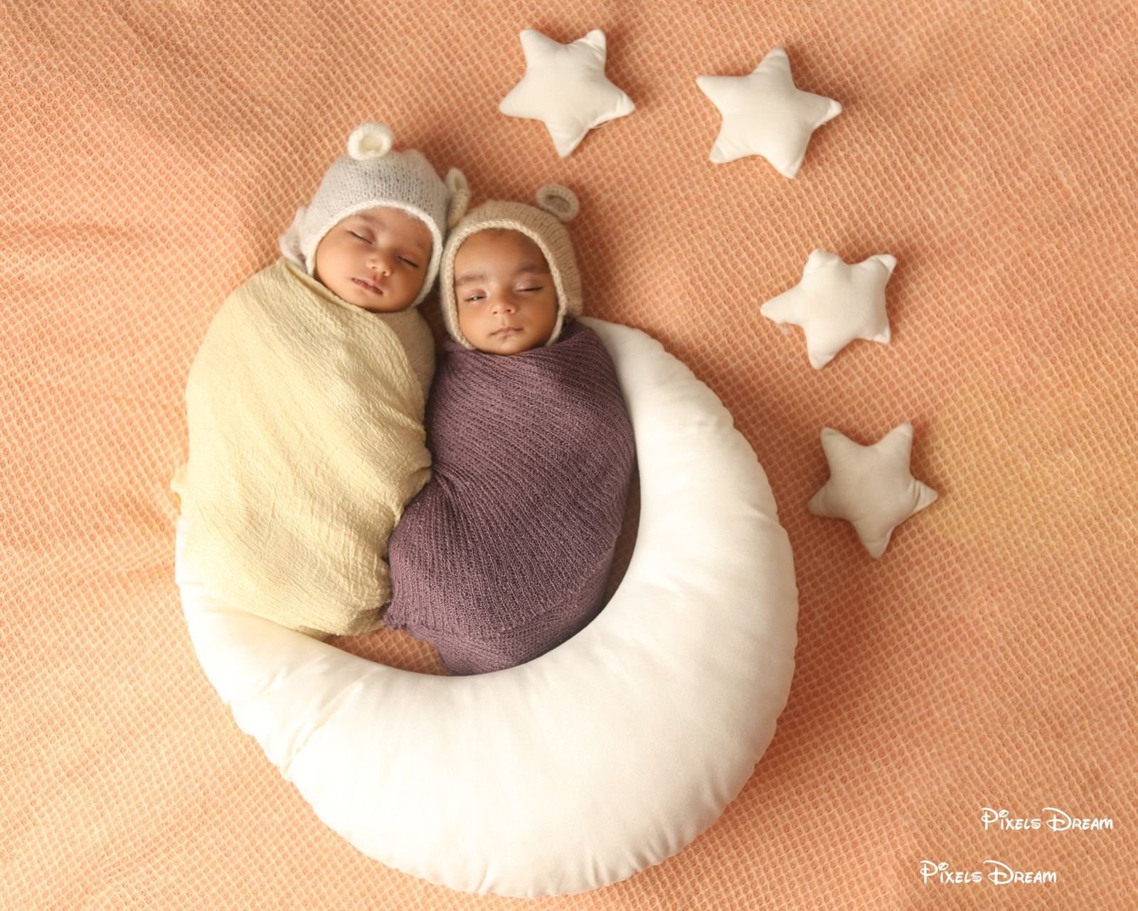 Twins on a moon setup